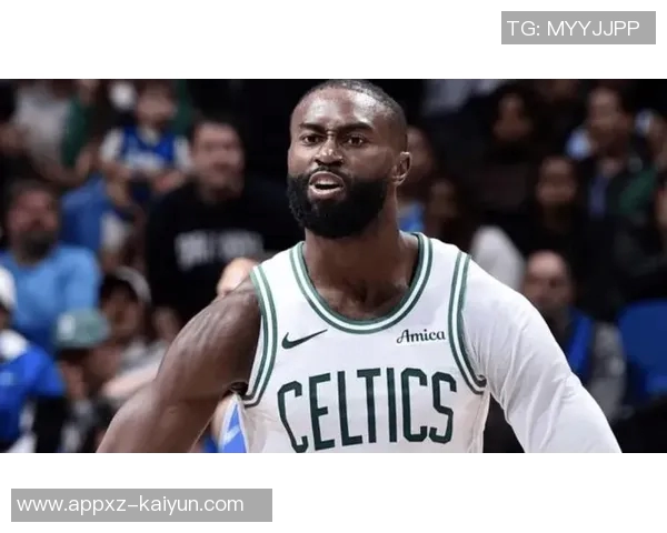 杰伦布朗半场火力全开15投10中狂砍24分3篮板3助攻展现超强实力 杰伦布朗半场火力全开15投10中狂砍24分3篮板3助攻展现超强实力