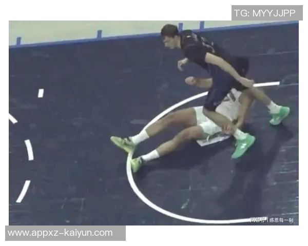 克莱在对阵灰熊中状态回暖场均17分与46个三分引发关注 克莱在对阵灰熊中状态回暖场均17分与46个三分引发关注