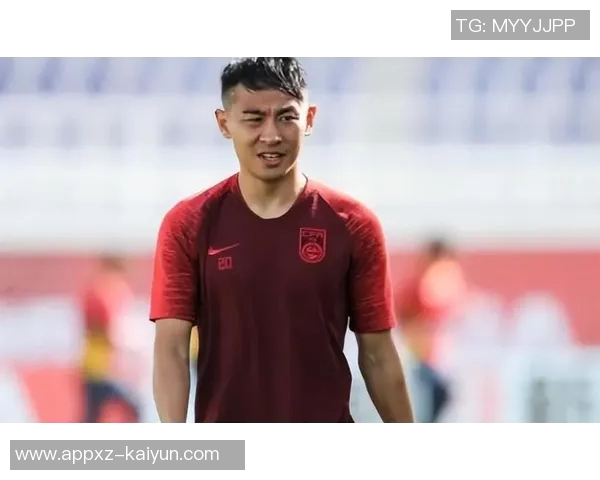 国足首练现场直击于汉超布置训练设施吕焯毅接受媒体采访分享感受