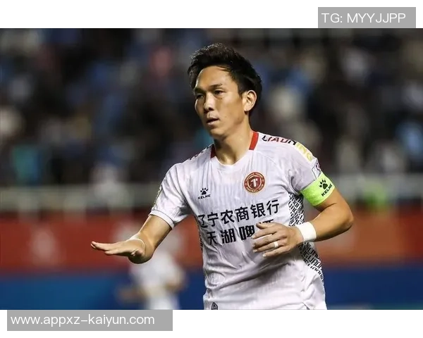 铁人队长邦本宜裕与妻子共庆中甲奖牌荣誉感恩贤内助的支持与陪伴 铁人队长邦本宜裕与妻子共庆中甲奖牌荣誉感恩贤内助的支持与陪伴